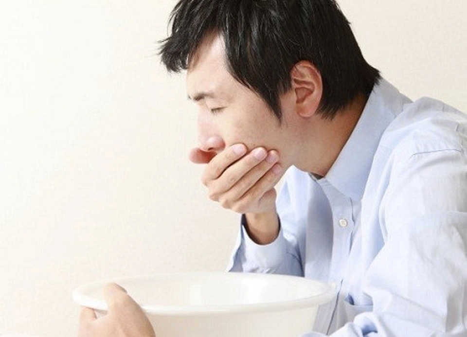 Buồn nôn và khó chịu sau khi hít phải hơi dung môi sơn