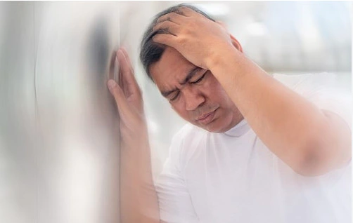 Chóng mặt và đau đầu do ngộ độc dung môi sơn