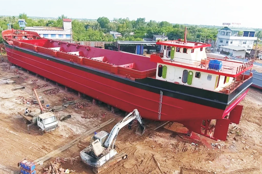 Tàu hút bùn 5000 tấn sử dụng hệ sơn chống ăn mòn Sơn Hải Âu