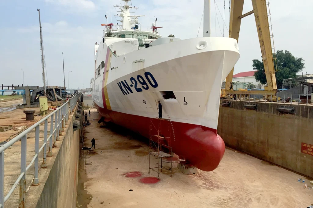 Tàu kiểm ngư KN-290 sử dụng hệ sơn tàu biển Sơn Hải Âu